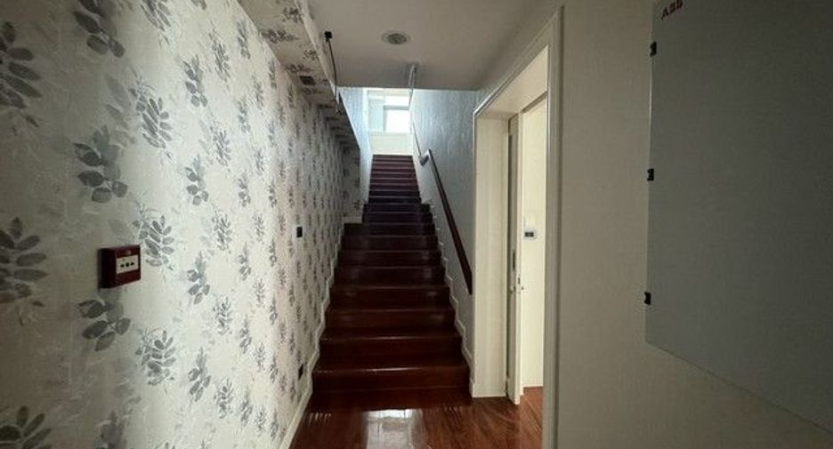 Gewerbefläche zum Kauf mit 5 Zimmer in Lat Phrao, Bangkok