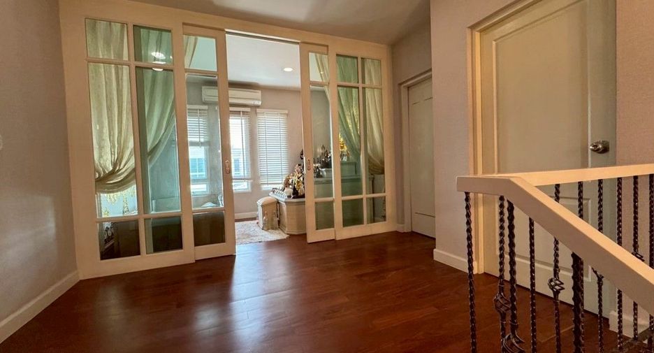 Casa en venta de 4 habitaciones en Mueang Nonthaburi, Nonthaburi