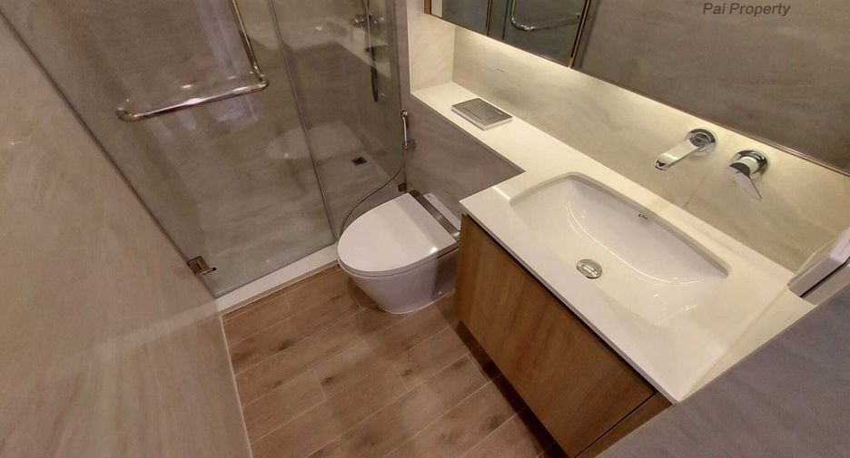 For sale 1 bed condo in Phra Khanong, Bangkok
