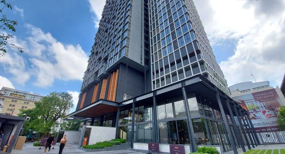 For sale 1 bed condo in Phra Khanong, Bangkok