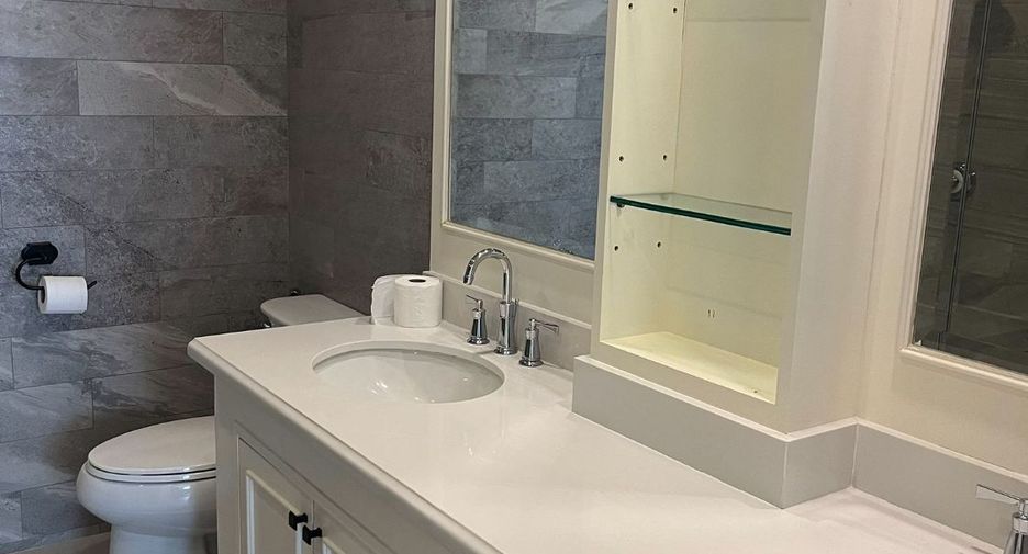 For rent 2 bedrooms condo in Pathum Wan, Bangkok