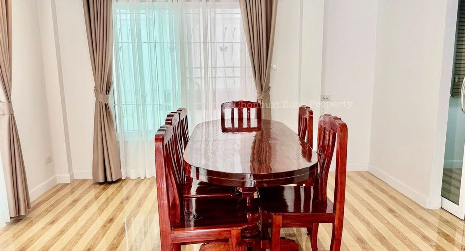 For sale 3 bedrooms house in Si Racha, Chonburi