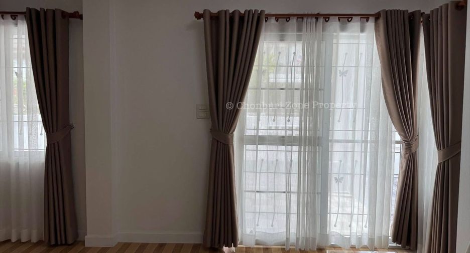 For sale 3 bedrooms house in Si Racha, Chonburi