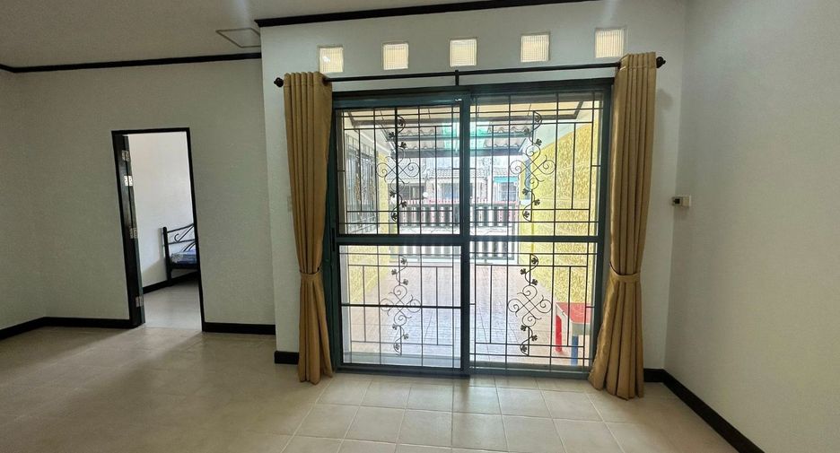 For rent 2 bedrooms townhouse in Si Racha, Chonburi