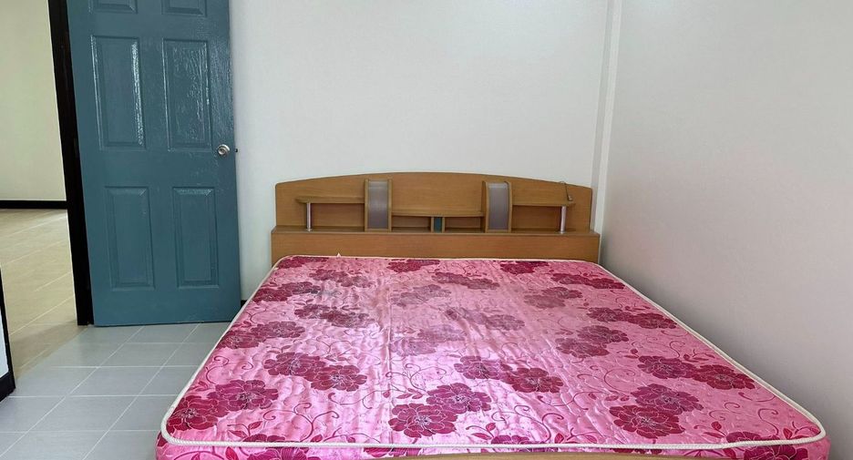 For rent 2 bedrooms townhouse in Si Racha, Chonburi