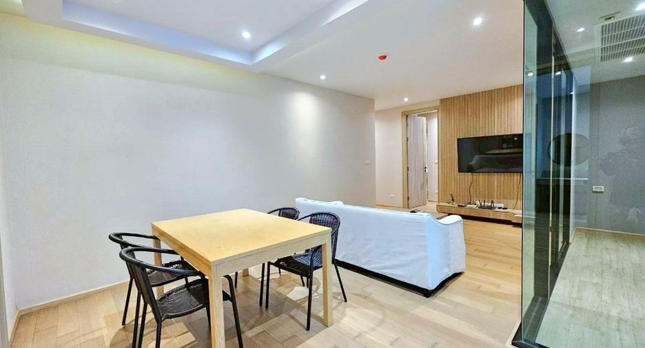 À louer 2 chambres appartement avec services à Khlong Toei, Bangkok