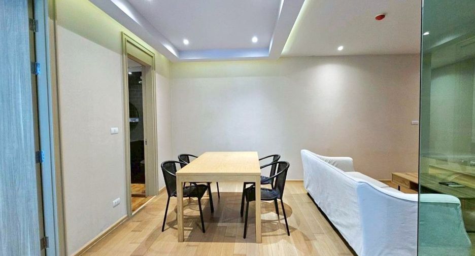 À louer 2 chambres appartement avec services à Khlong Toei, Bangkok