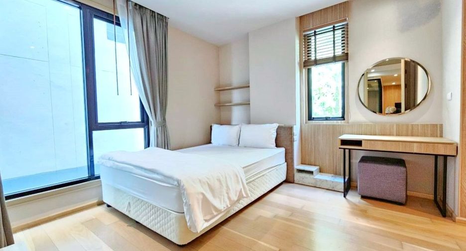 À louer 2 chambres appartement avec services à Khlong Toei, Bangkok