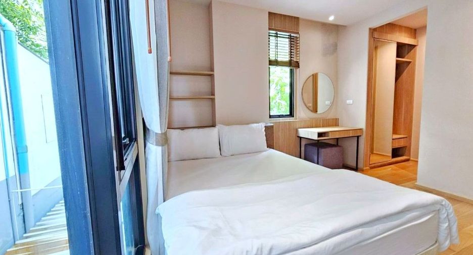 À louer 2 chambres appartement avec services à Khlong Toei, Bangkok
