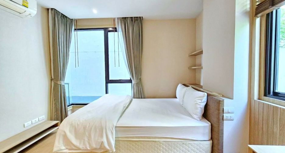 À louer 2 chambres appartement avec services à Khlong Toei, Bangkok
