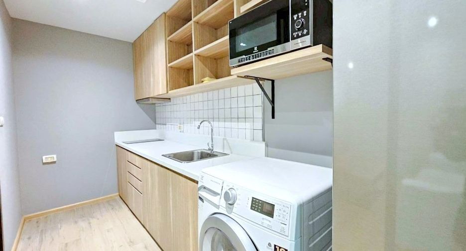 À louer 2 chambres appartement avec services à Khlong Toei, Bangkok