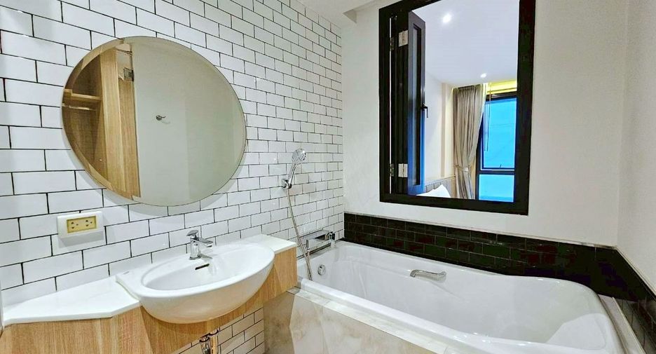 À louer 2 chambres appartement avec services à Khlong Toei, Bangkok
