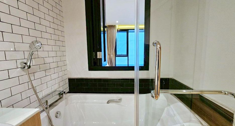 À louer 2 chambres appartement avec services à Khlong Toei, Bangkok