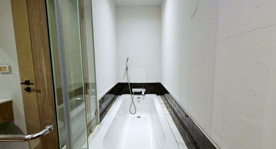 À louer 2 chambres appartement avec services à Khlong Toei, Bangkok