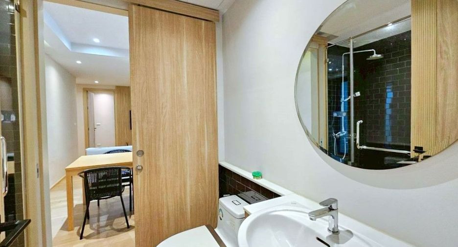 À louer 2 chambres appartement avec services à Khlong Toei, Bangkok