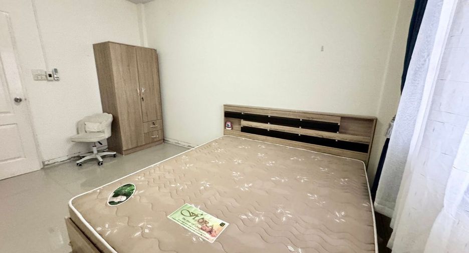 For rent 2 bedrooms townhouse in Si Racha, Chonburi