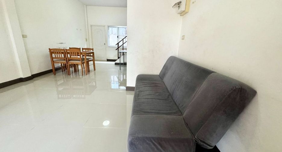 For rent 2 bedrooms townhouse in Si Racha, Chonburi