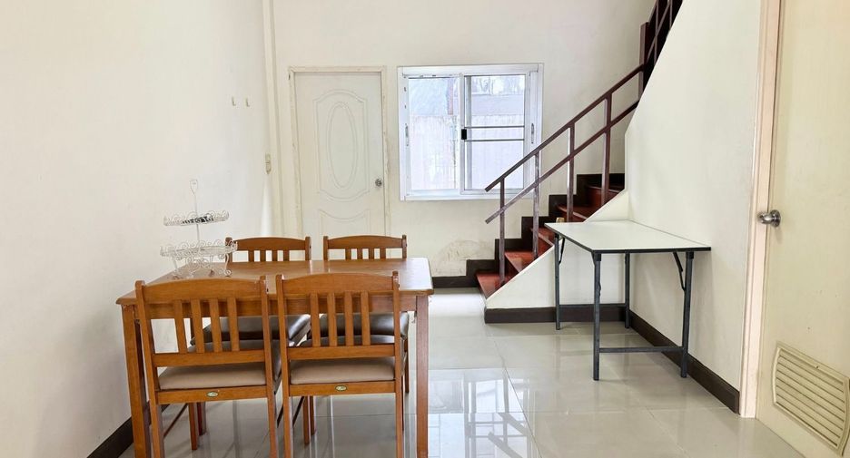 For rent 2 bedrooms townhouse in Si Racha, Chonburi