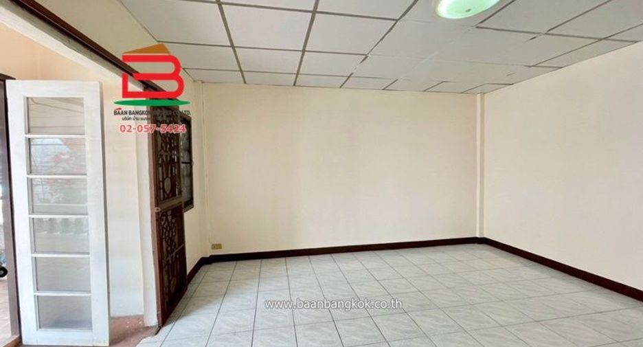 Casa adosada en venta de 2 habitaciones en Khan Na Yao, Bangkok