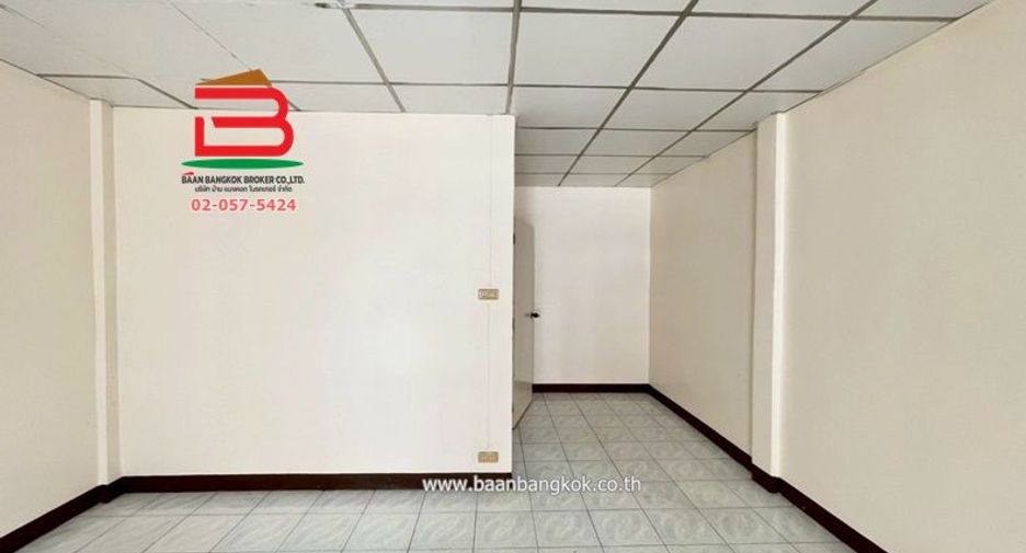 Casa adosada en venta de 2 habitaciones en Khan Na Yao, Bangkok