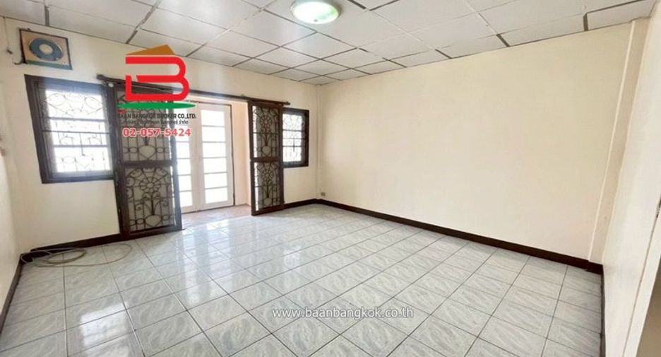 Casa adosada en venta de 2 habitaciones en Khan Na Yao, Bangkok