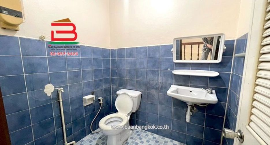 Casa adosada en venta de 2 habitaciones en Khan Na Yao, Bangkok