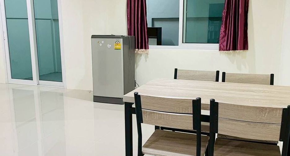 Reihenhaus zur Miete mit 3 Zimmer in Si Racha, Chonburi