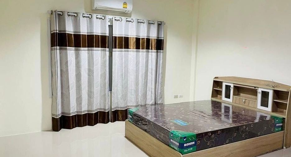 Reihenhaus zur Miete mit 3 Zimmer in Si Racha, Chonburi
