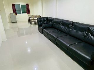 Reihenhaus zur Miete mit 3 Zimmer in Si Racha, Chonburi