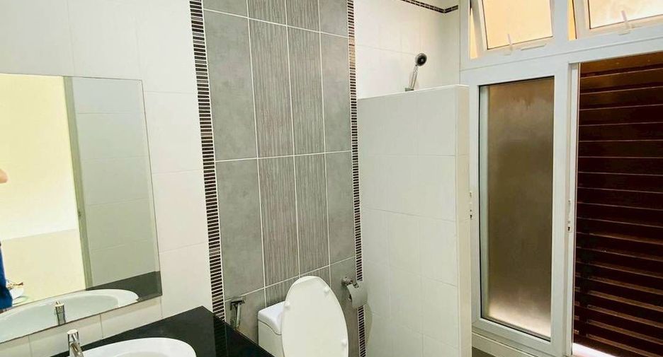 Reihenhaus zur Miete mit 3 Zimmer in Si Racha, Chonburi