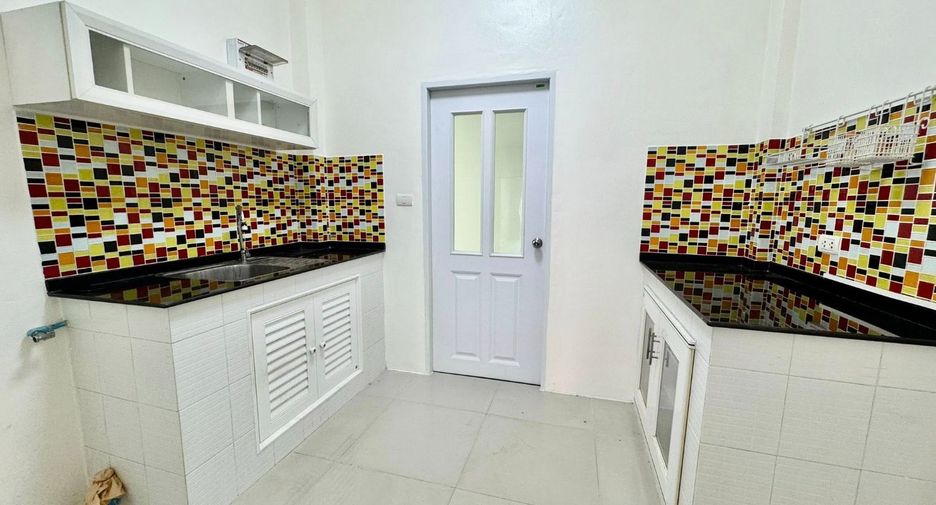 Reihenhaus zur Miete mit 3 Zimmer in Si Racha, Chonburi