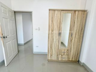 Casa adosada en alquiler y en venta de 3 habitaciones en Si Racha, Chonburi
