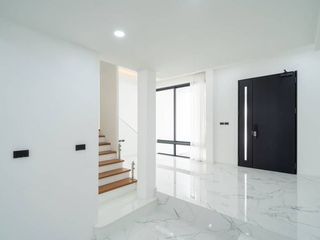 For sale 4 bedrooms house in Watthana, Bangkok