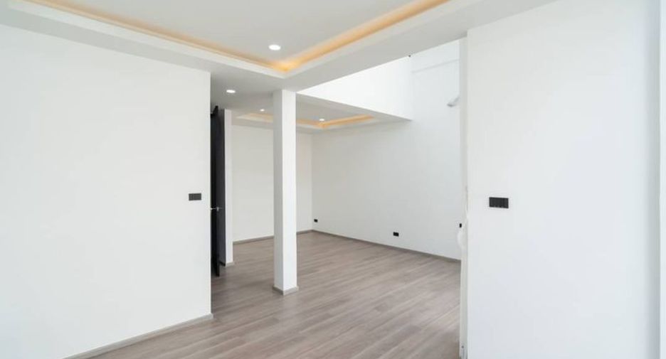 出售 4 卧室 独立屋 在 Watthana, 曼谷