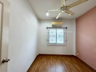 Reihenhaus zur Miete mit 3 Zimmer in Si Racha, Chonburi