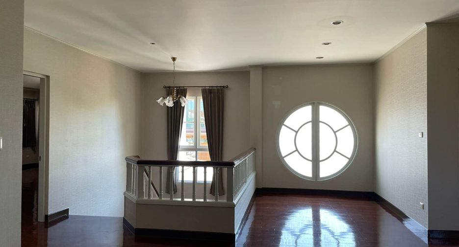 Haus zum Kauf mit 4 Zimmer in Bang Khun Thian, Bangkok