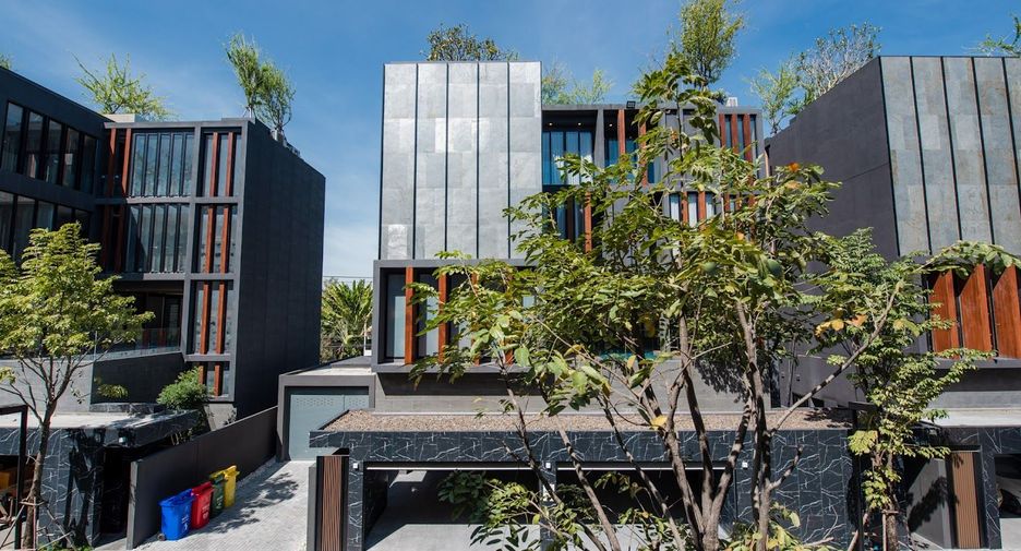 For sale 4 bedrooms house in Prawet, Bangkok