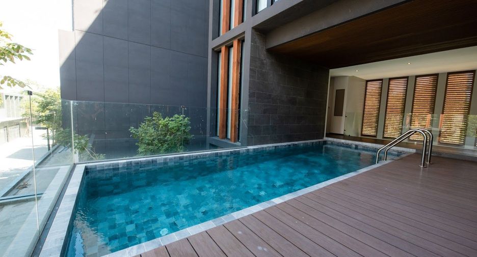 For sale 4 bedrooms house in Prawet, Bangkok
