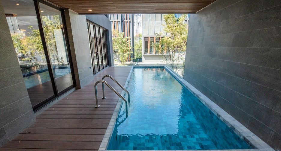 For sale 5 bedrooms house in Prawet, Bangkok