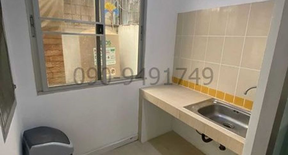 For rent 3 bedrooms townhouse in Suan Luang, Bangkok