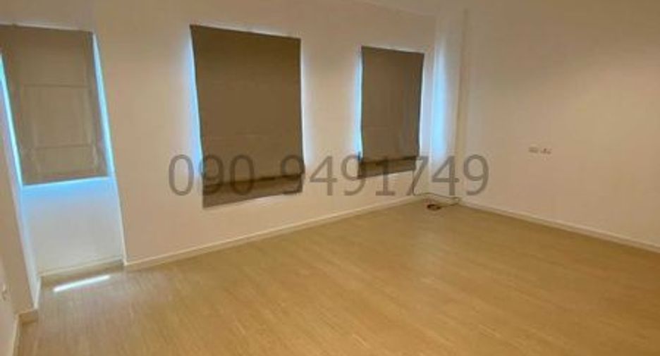 For rent 3 bedrooms townhouse in Suan Luang, Bangkok