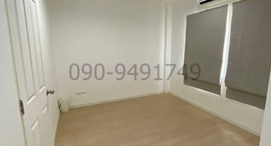 For rent 3 bedrooms townhouse in Suan Luang, Bangkok