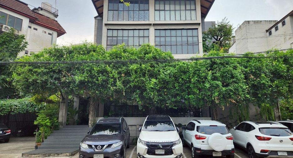 For sale office in Wang Thonglang, Bangkok