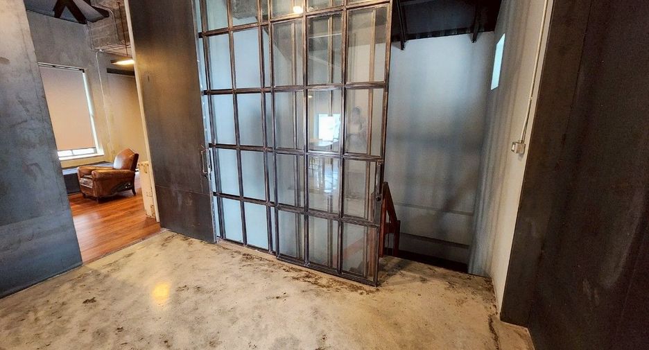 For sale office in Wang Thonglang, Bangkok