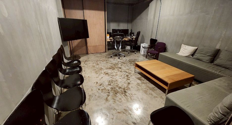 For sale office in Wang Thonglang, Bangkok