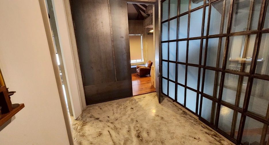 For sale office in Wang Thonglang, Bangkok