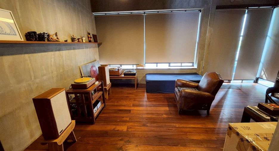 For sale office in Wang Thonglang, Bangkok