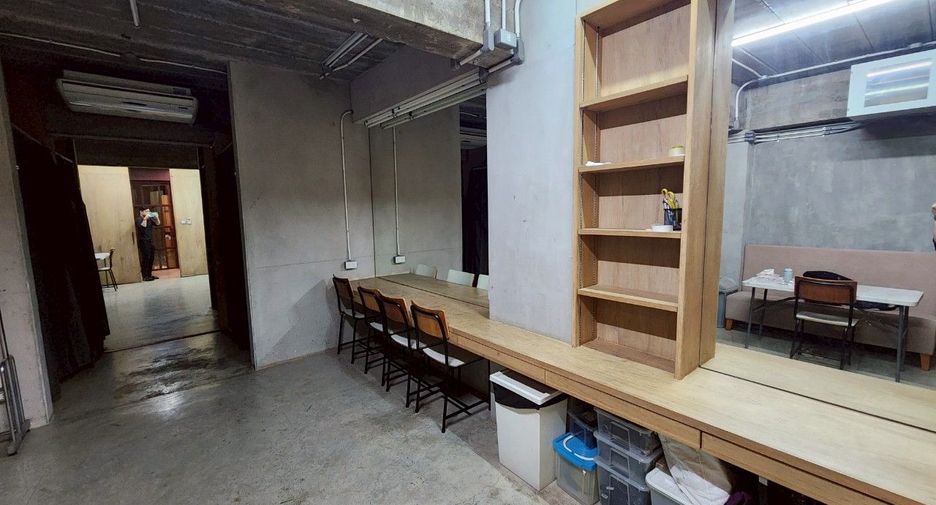 For sale office in Wang Thonglang, Bangkok