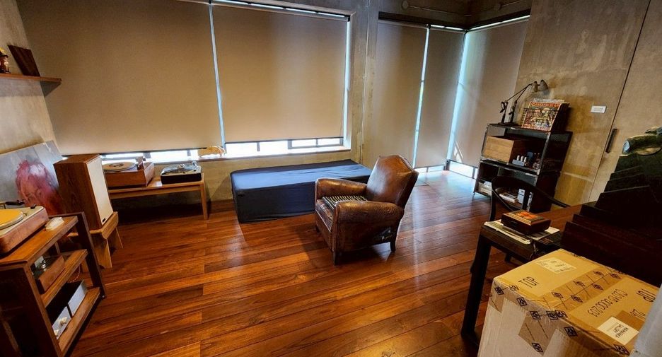 For sale office in Wang Thonglang, Bangkok