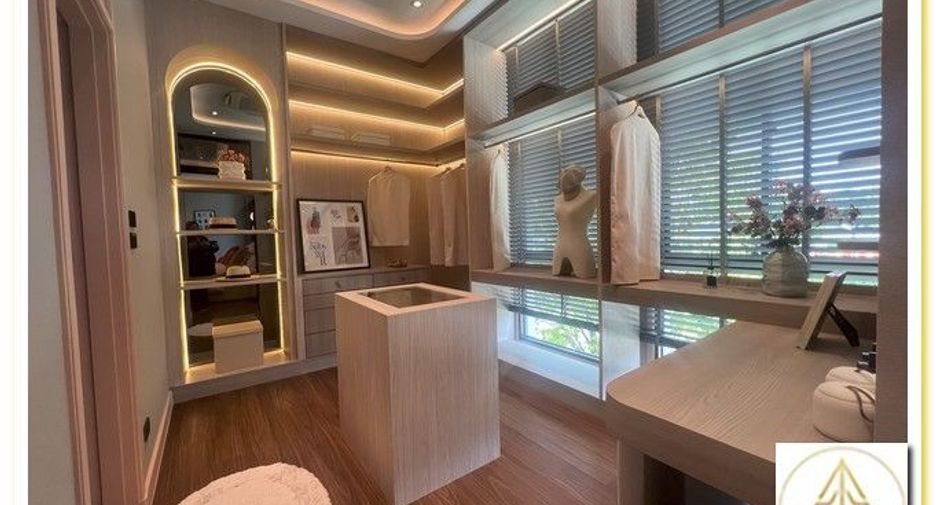 For sale 5 bedrooms house in Mueang Nonthaburi, Nonthaburi